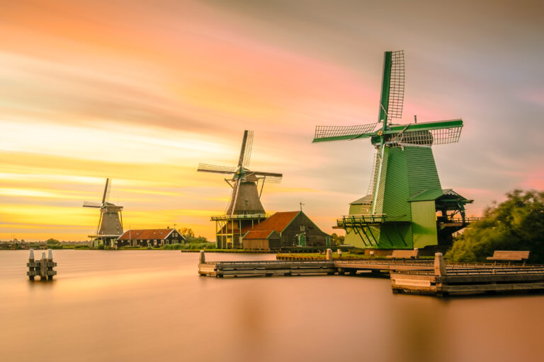 Zaanse_Schans,_Netherlands_(Unsplash)