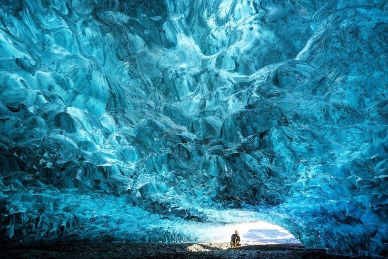 glacier-crystal-caves-XL