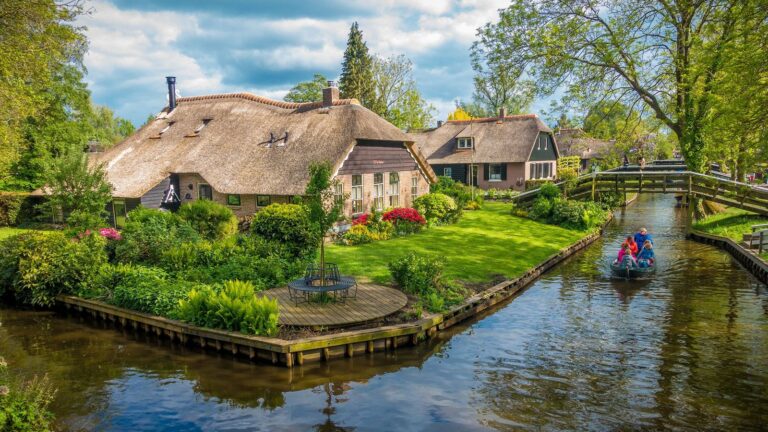 houses-giethoorn-holland